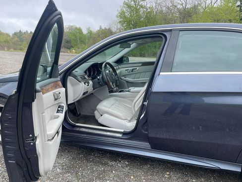 Used 2015 Mercedes-Benz E 400 4MATIC Sedan image 4