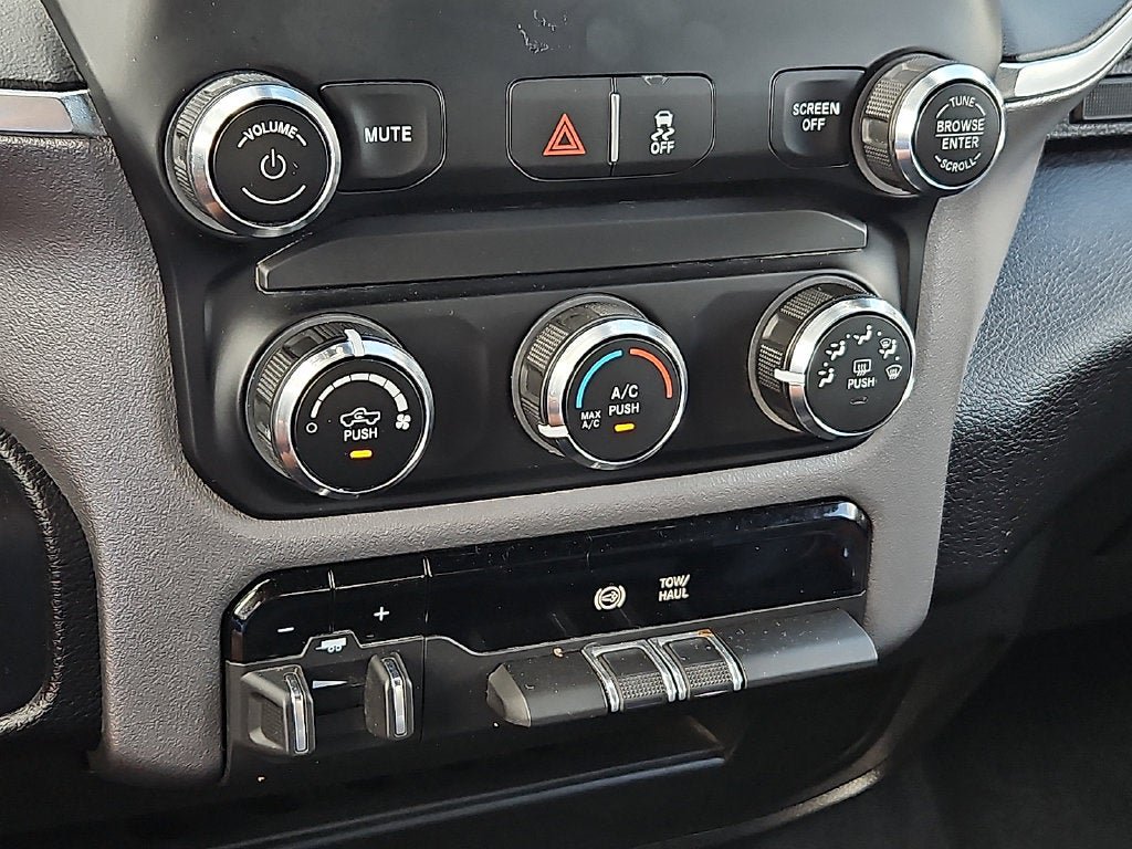 Certified 2024 RAM 3500 Big Horn AWD/4WD image 28