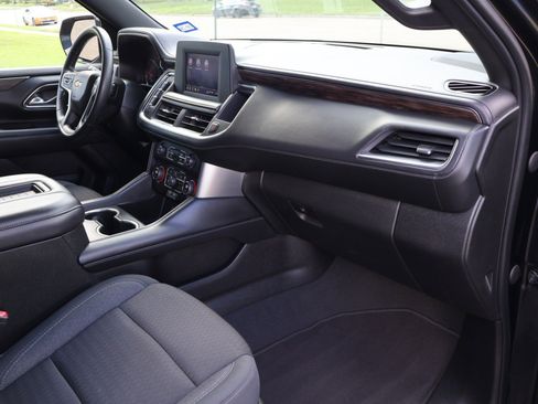 Used 2023 Chevrolet Suburban LS RWD image 18