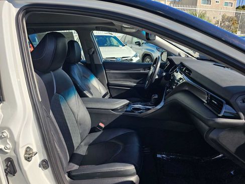 Used 2020 Toyota Camry XSE w/ Navigation Package FWD image 9