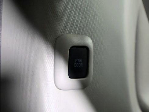 Used 2018 Toyota Sienna Limited image 57