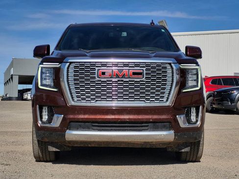 Used 2022 GMC Yukon XL Denali image 2