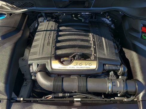 Used 2016 Porsche Cayenne image 25