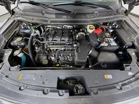 Certified 2019 Ford Explorer XLT w/ Equipment Group 202A image 31