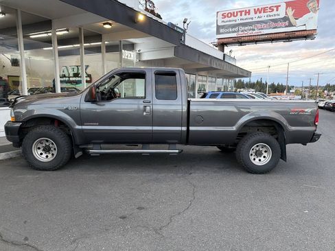 Used 2004 Ford F350 XLT AWD/4WD image 2