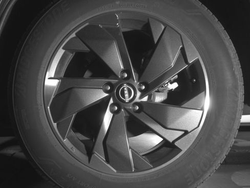 Used 2025 Nissan Rogue SV AWD/4WD image 14