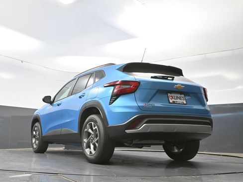 New 2026 Chevrolet Trax LT w/ Sunroof Package FWD image 49