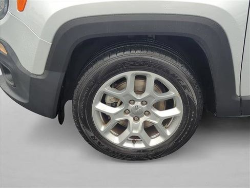 Used 2017 Jeep Renegade Latitude image 28