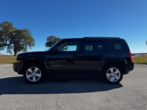 Used 2017 Jeep Patriot Latitude image 2