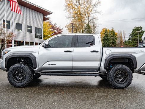 Used 2025 Toyota Tacoma TRD Off-Road image 8