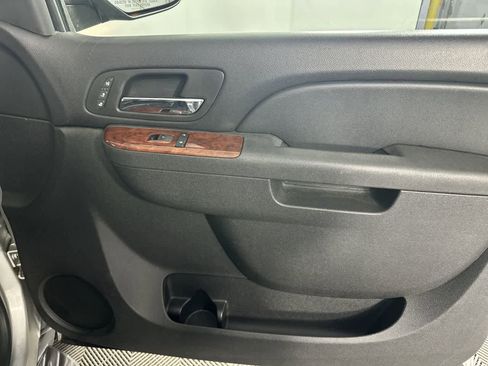 Used 2010 Chevrolet Suburban LTZ image 25