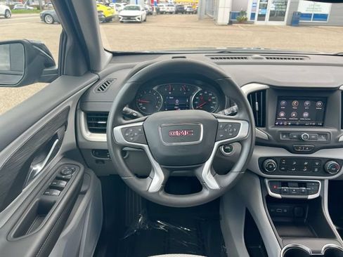 Used 2024 GMC Terrain SLE w/ Fleet Convenience Package FWD image 13