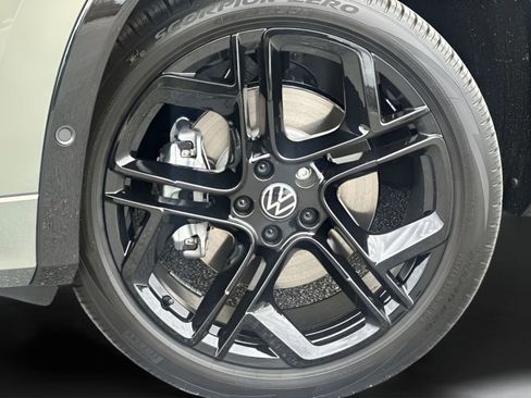 New 2026 Volkswagen Tiguan SE R-Line AWD/4WD image 10