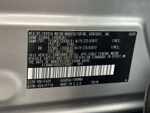 Used 2025 Toyota RAV4 XLE AWD/4WD image 30