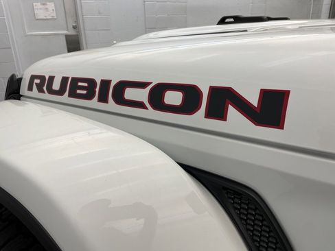New 2025 Jeep Gladiator Rubicon w/ Convenience Group image 9