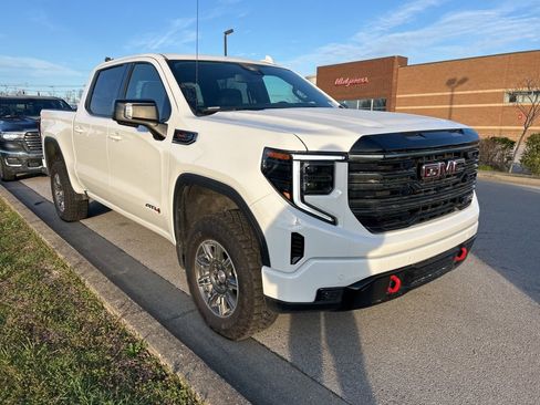 Used 2025 GMC Sierra 1500 AT4 image 2