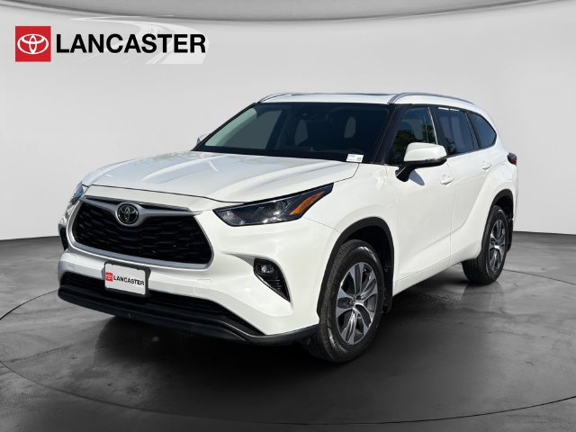 Used 2023 Toyota Highlander XLE AWD/4WD image 3