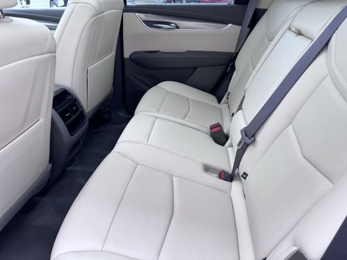 Used 2021 Cadillac XT5 Premium Luxury image 14