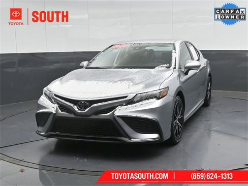 Used 2024 Toyota Camry SE image 6