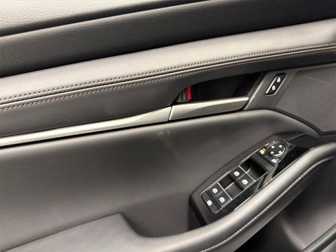 Certified 2025 MAZDA MAZDA3 s Sport image 31