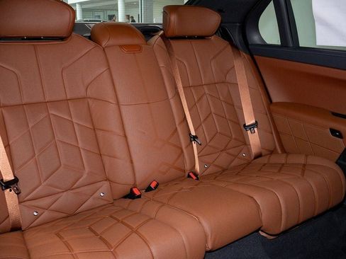 Used 2025 BMW i7 eDrive50 w/ Premium Package RWD image 35