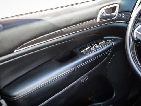 Used 2017 Jeep Grand Cherokee Overland AWD/4WD image 38