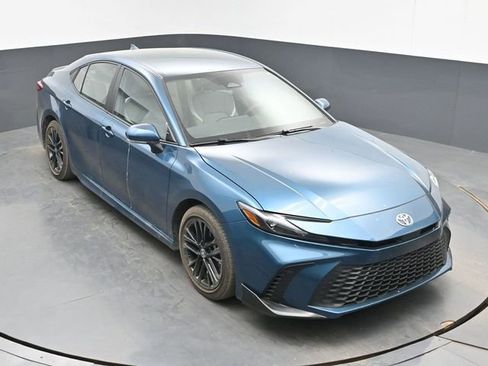 Used 2025 Toyota Camry SE image 13