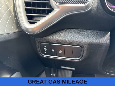 Used 2025 Kia Soul LX w/ LX Technology Package FWD image 7