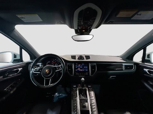 Used 2018 Porsche Macan image 18