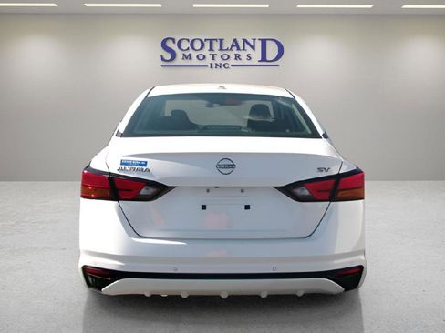 Used 2024 Nissan Altima 2.5 SV FWD image 7