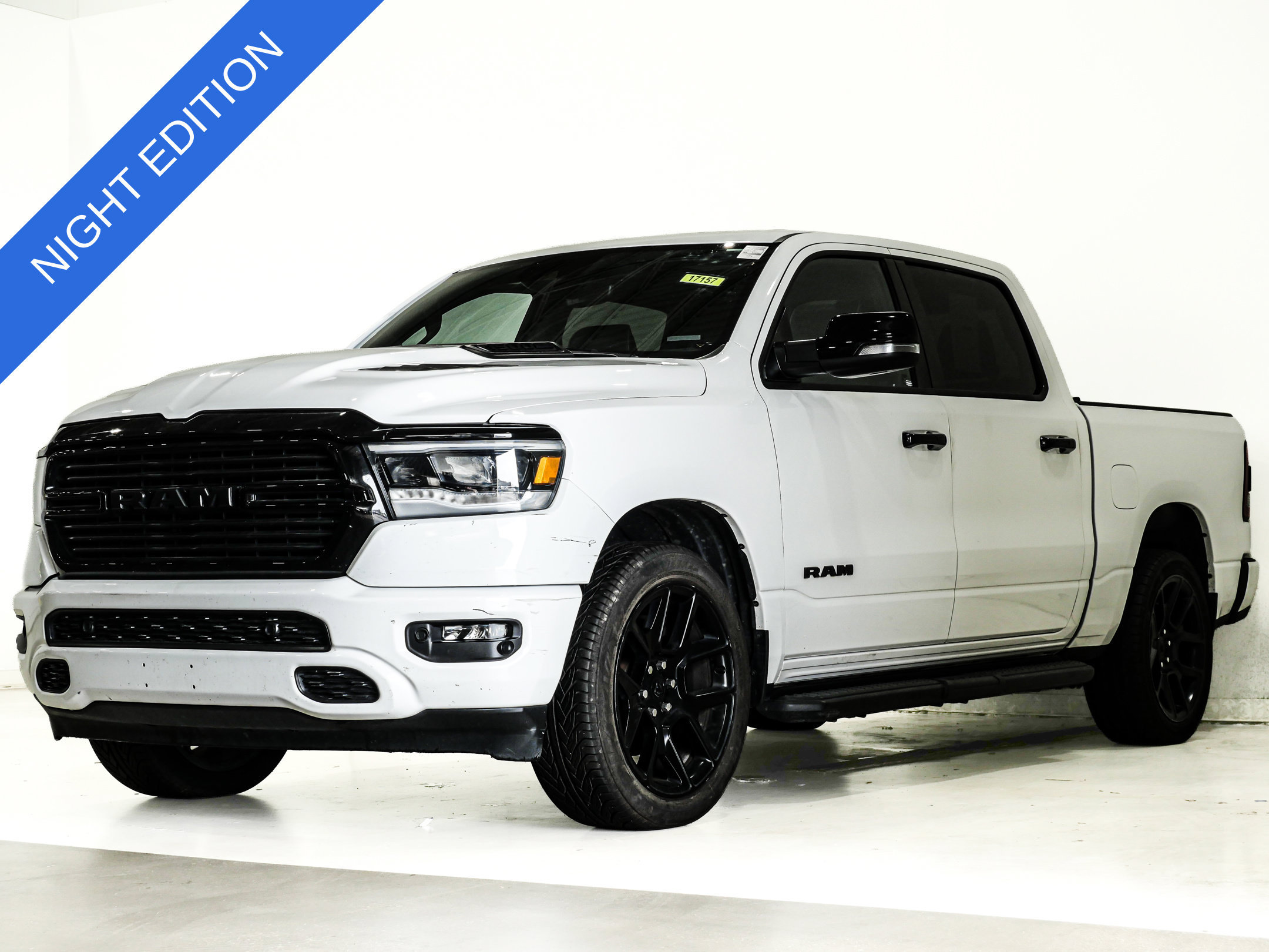 Used 2023 RAM 1500 Laramie AWD/4WD image 3