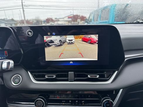 Used 2025 Chevrolet Equinox LT image 23