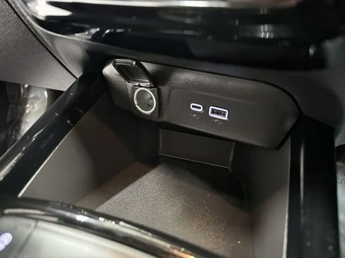 Certified 2025 Chevrolet Trax LT w/ LT Convenience Package image 24