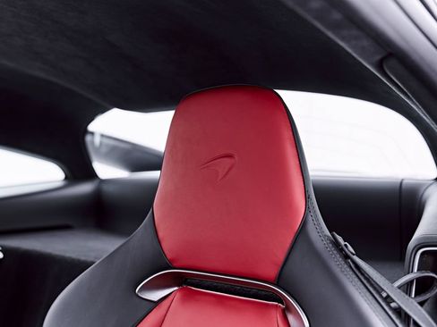 Used 2024 McLaren Artura RWD image 60