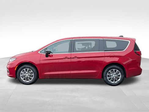 New 2026 Chrysler Pacifica Select AWD/4WD image 3