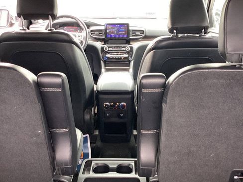 Used 2021 Ford Explorer Limited w/ Equipment Group 301A AWD/4WD image 16