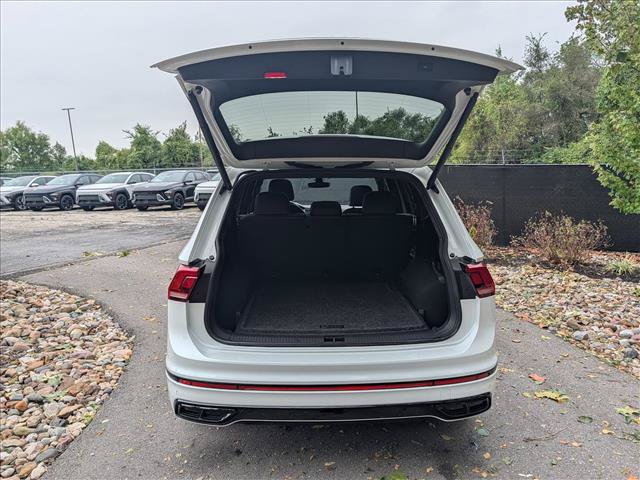 Used 2024 Volkswagen Tiguan SE R-Line AWD/4WD image 20