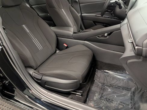 Certified 2025 Hyundai Elantra Sport FWD image 28