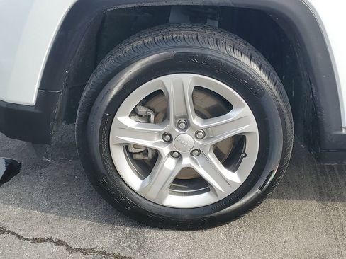 Used 2023 Jeep Compass Latitude image 9