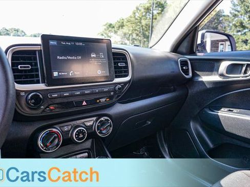 Used 2022 Hyundai Venue SE FWD image 26