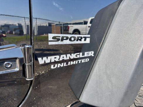 Used 2017 Jeep Wrangler Unlimited Sport w/ Quick Order Package 24S AWD/4WD image 22