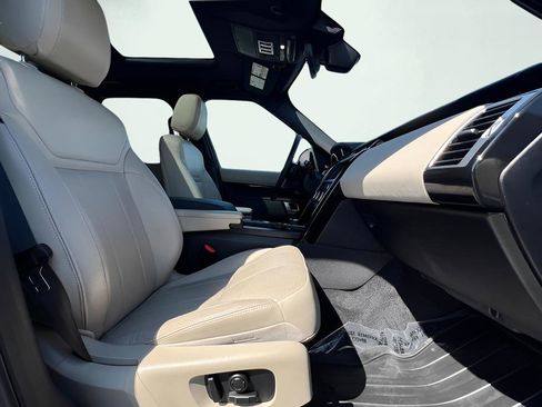 Used 2018 Land Rover Discovery SE image 40