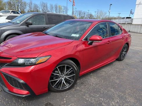 Used 2023 Toyota Camry SE AWD/4WD image 3