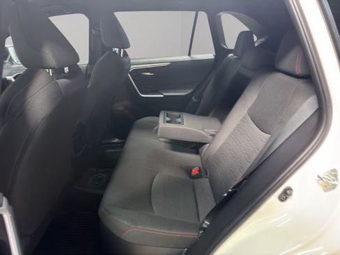 Used 2025 Toyota RAV4 SE image 15