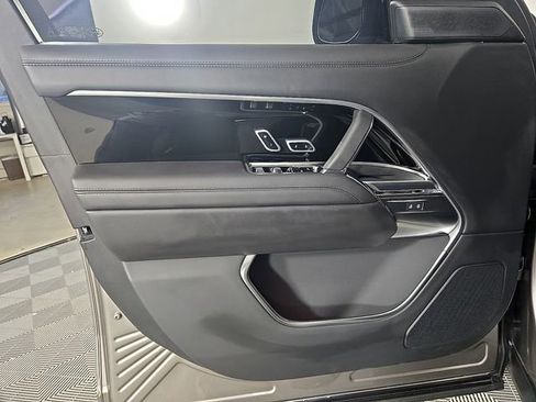 Used 2025 Land Rover Range Rover SE AWD/4WD image 13