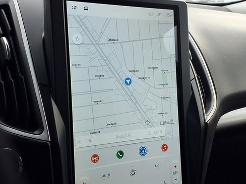 Used 2024 Ford Edge SEL image 8