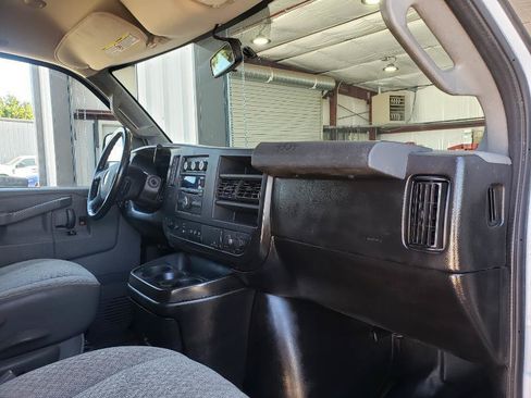 Used 2020 Chevrolet Express 3500 w/ Power Convenience Package RWD image 13