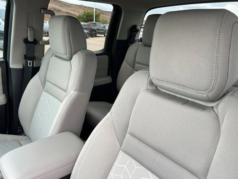 Certified 2025 Nissan Frontier SV image 16