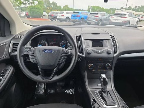 Used 2018 Ford Edge SE FWD image 12