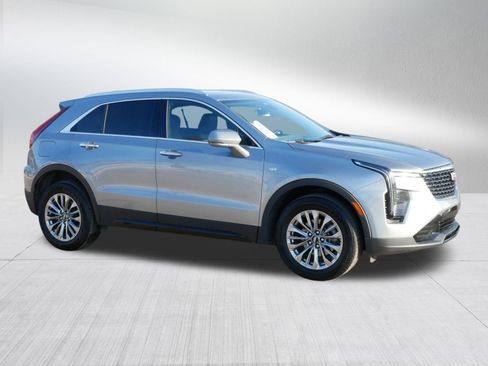 Used 2025 Cadillac XT4 Premium Luxury image 8